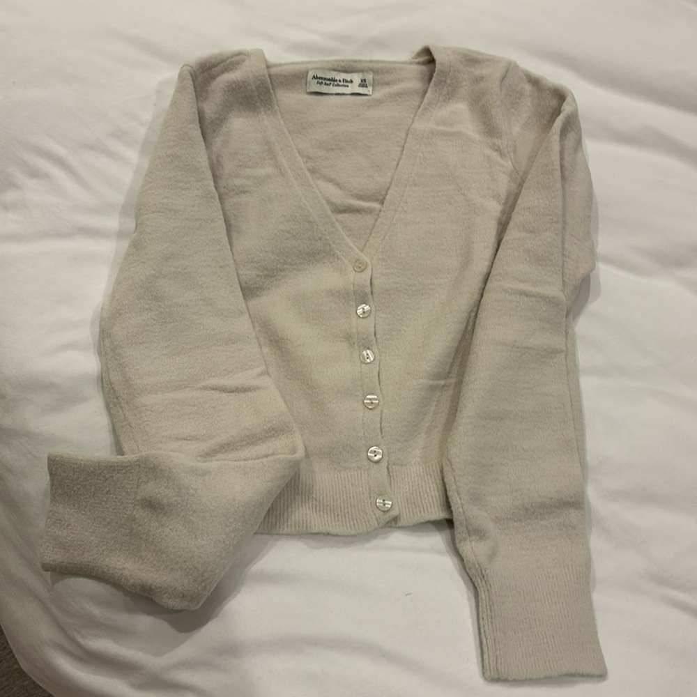 Abercrombie off white cardigan